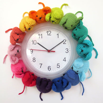 Knitted Rainbow Mouse Clock |pattern from Planet Penny Etsy shop